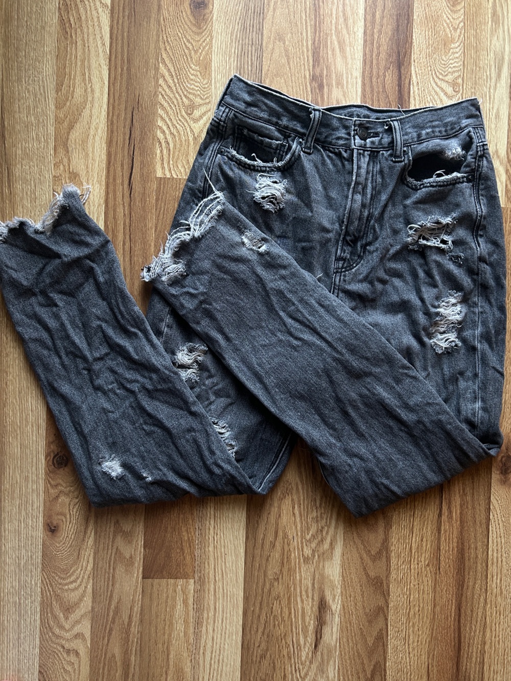 Distressed Jeans - Picture 3 of 6